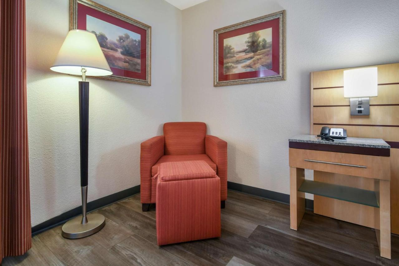 Surestay Plus Hotel Tarboro Екстер'єр фото