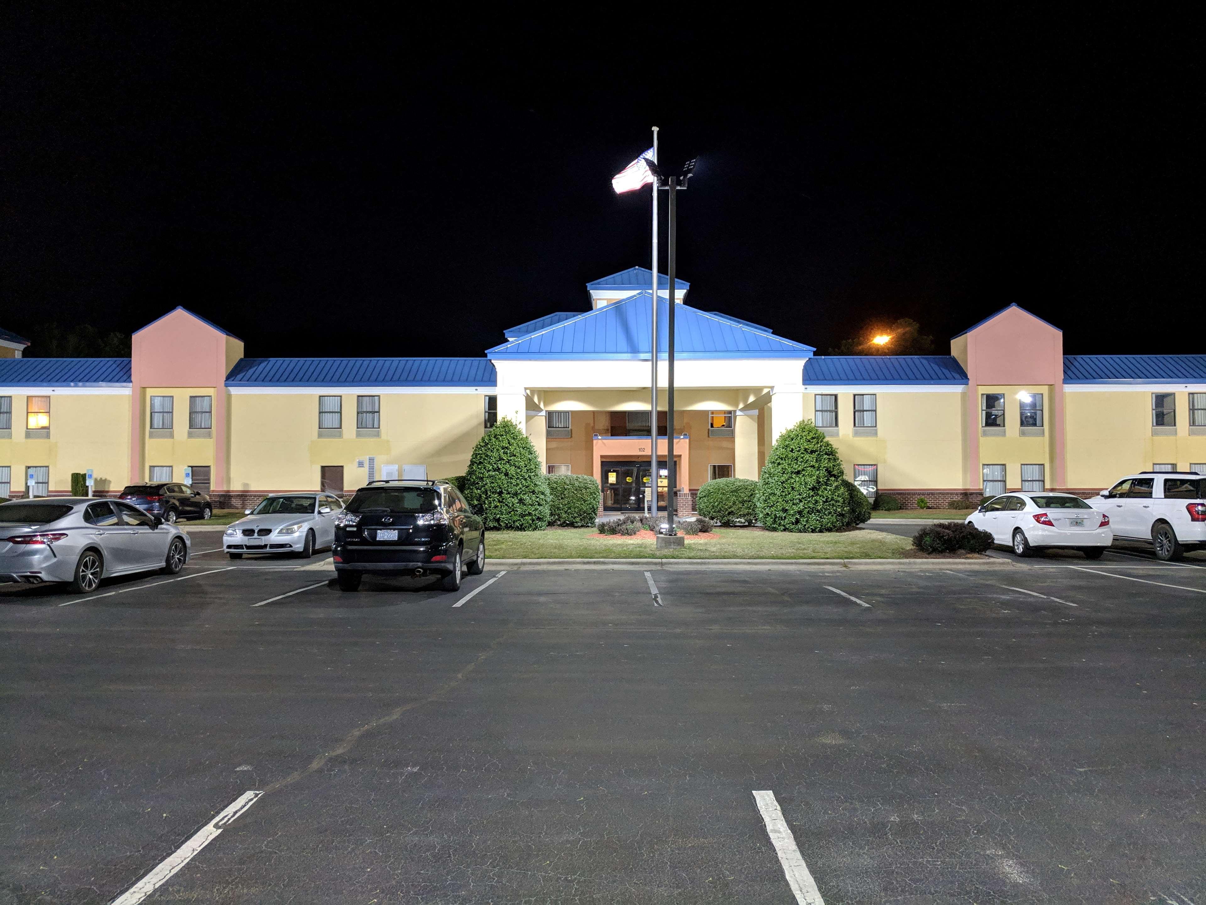 Surestay Plus Hotel Tarboro Екстер'єр фото
