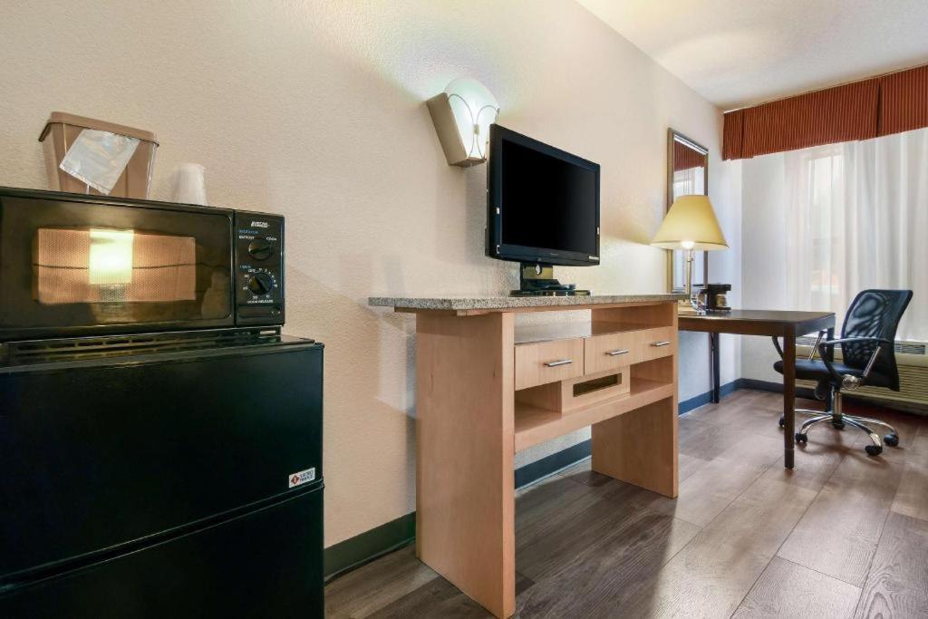 Surestay Plus Hotel Tarboro Екстер'єр фото
