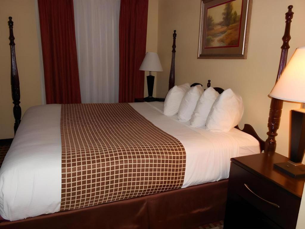 Surestay Plus Hotel Tarboro Екстер'єр фото