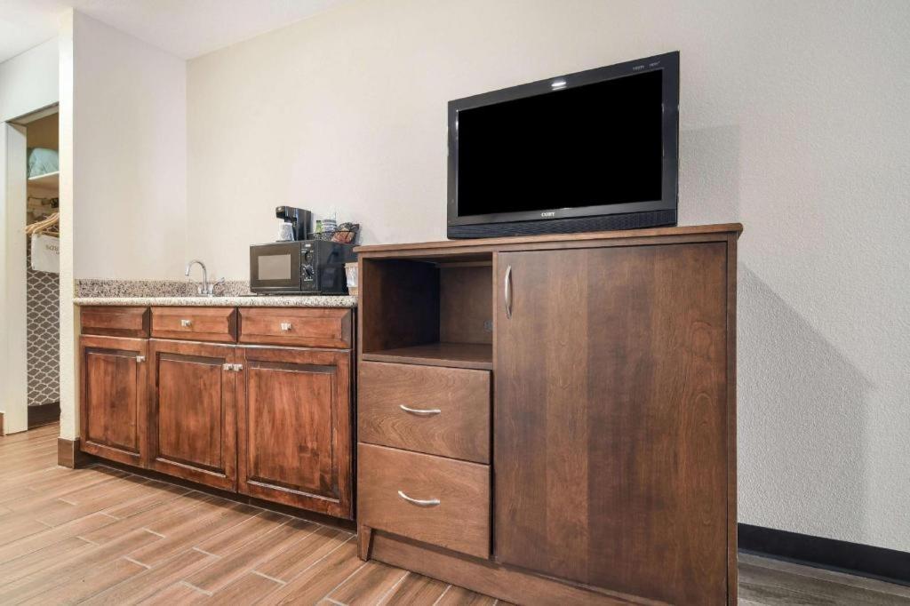 Surestay Plus Hotel Tarboro Екстер'єр фото