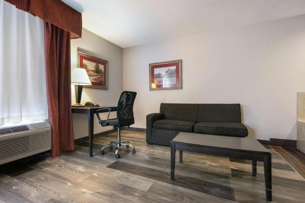 Surestay Plus Hotel Tarboro Екстер'єр фото